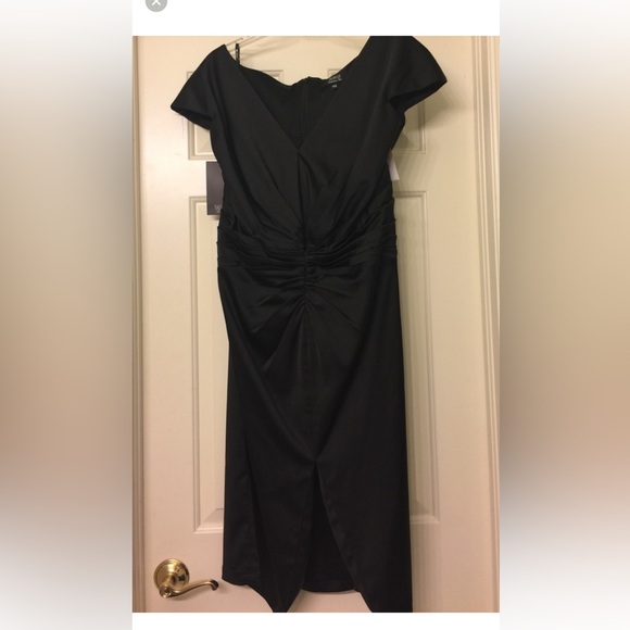 Tadashi Shoji Dresses & Skirts - Tadashi ShojiBlack Ruched Evening cocktail Dress - size 12 NWOT